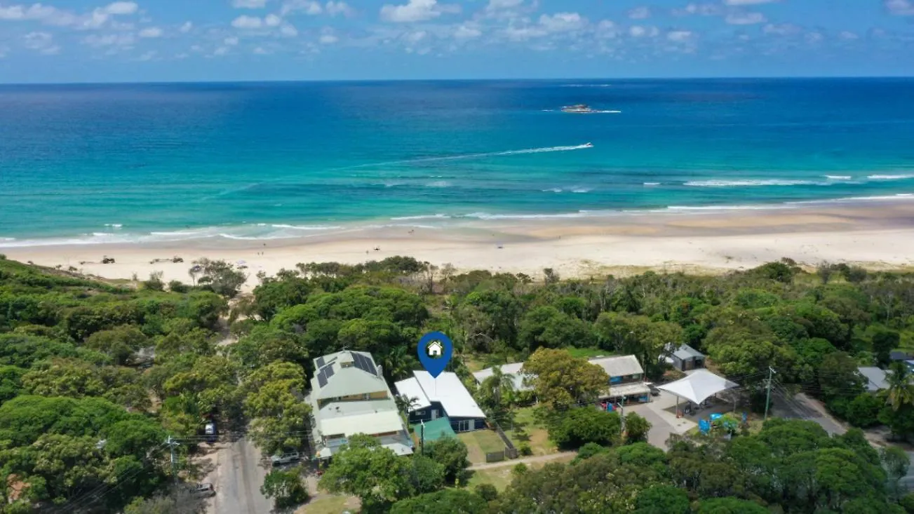 Driftwood On Home Beach - Absolute Beachfront Point Lookout