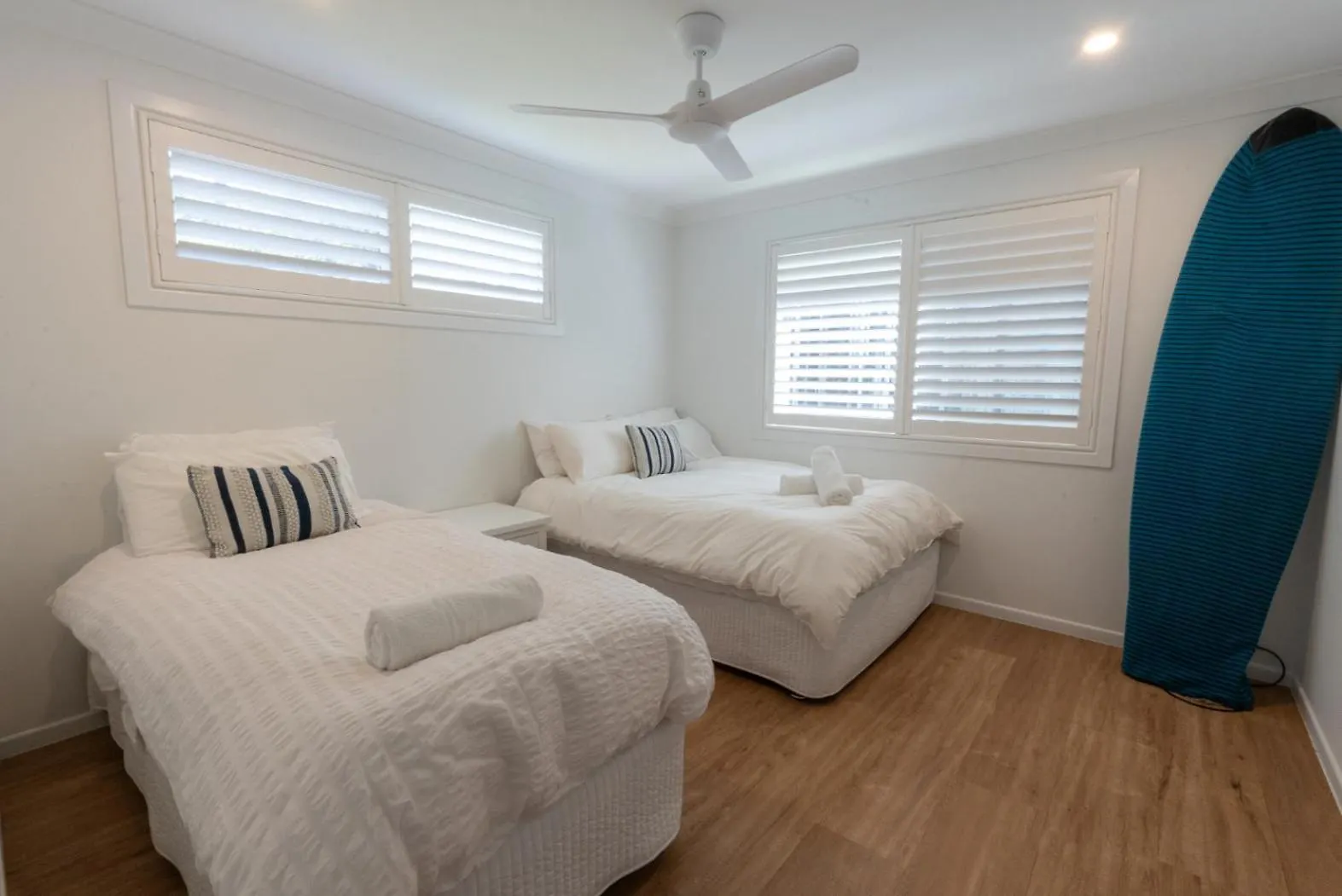 Driftwood On Home Beach - Absolute Beachfront Point Lookout Holiday home