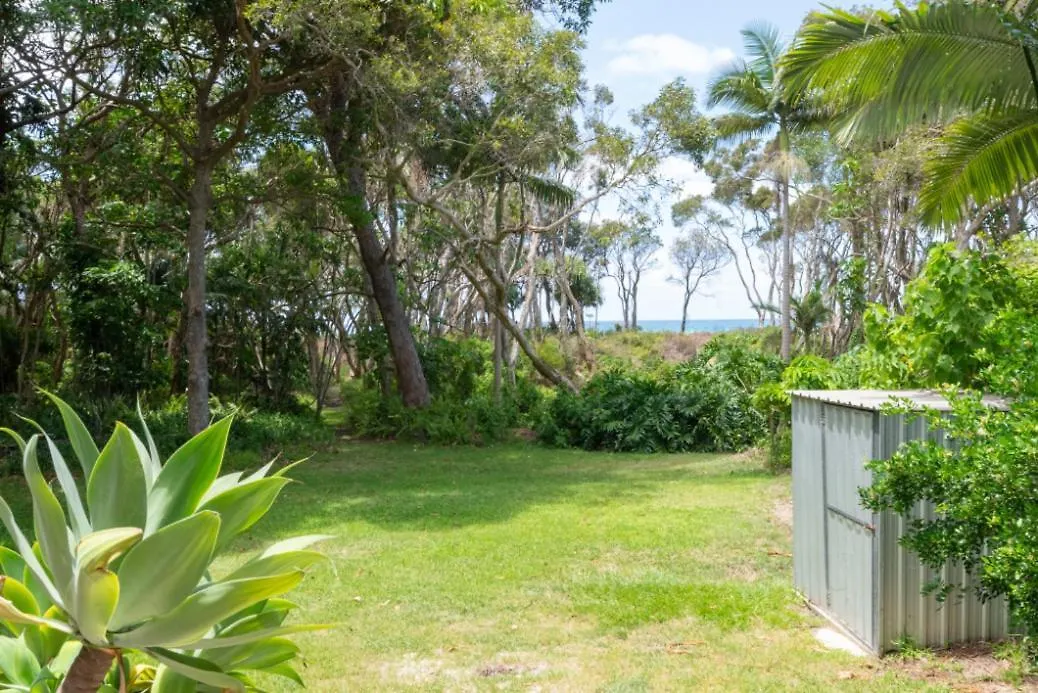 Holiday home Driftwood On Home Beach - Absolute Beachfront Point Lookout