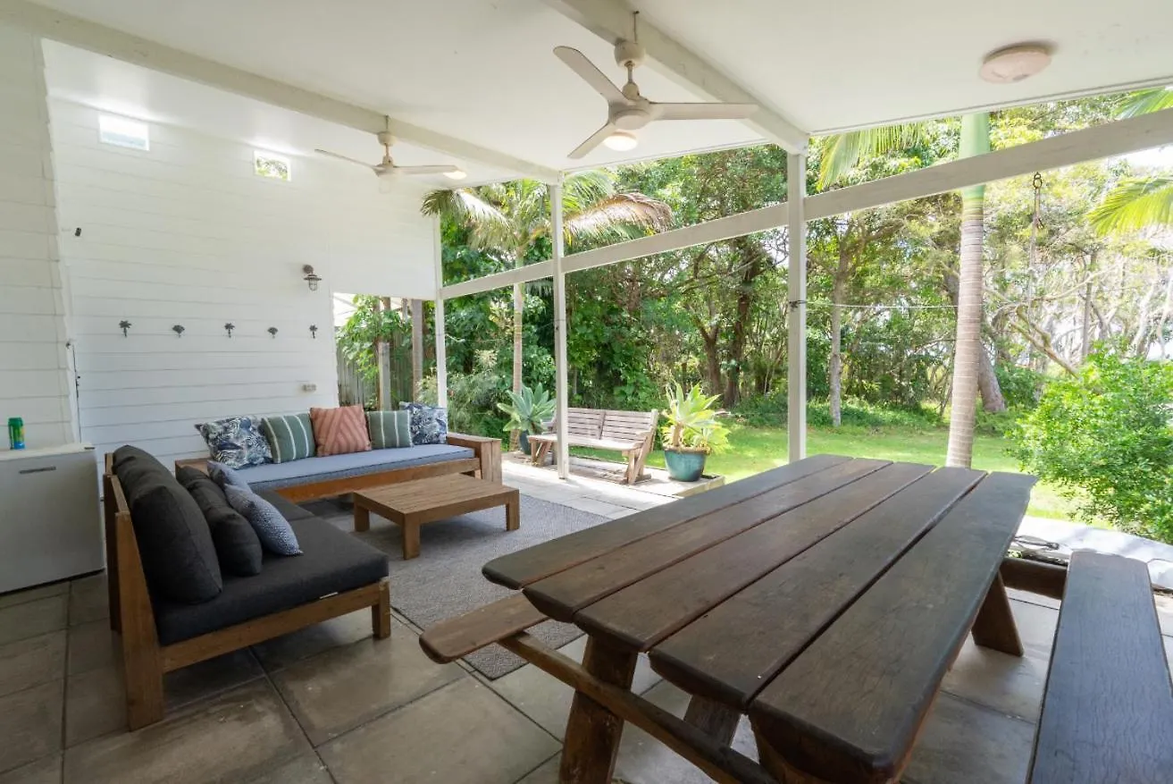 Holiday home Driftwood On Home Beach - Absolute Beachfront Point Lookout Australia