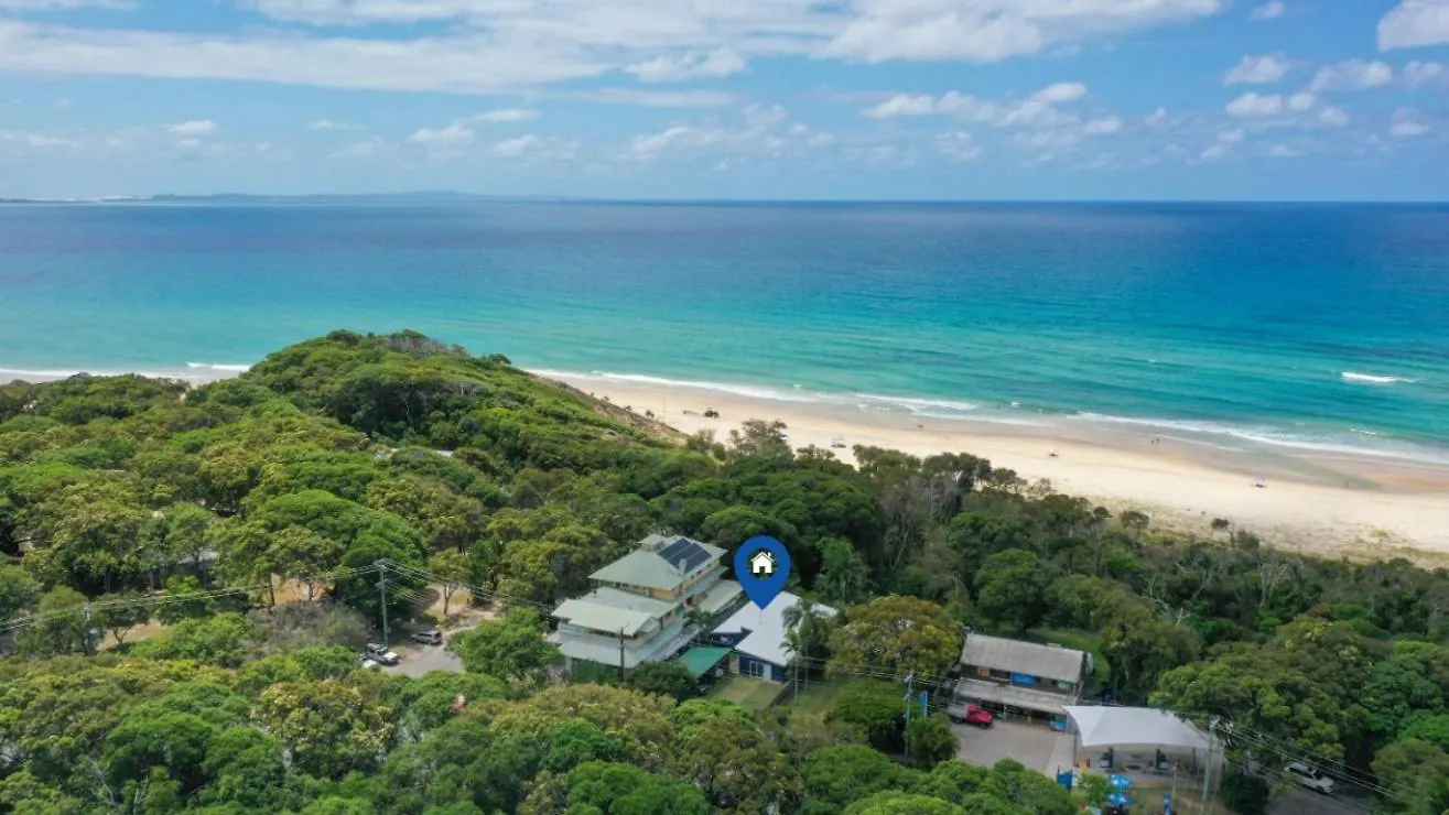 Driftwood On Home Beach - Absolute Beachfront Point Lookout Holiday home