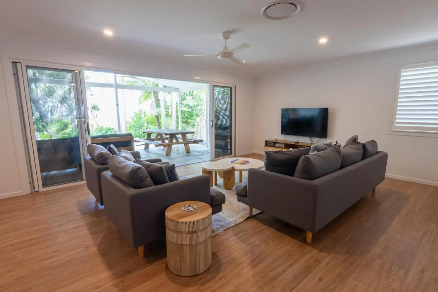 Holiday home Driftwood On Home Beach - Absolute Beachfront Point Lookout