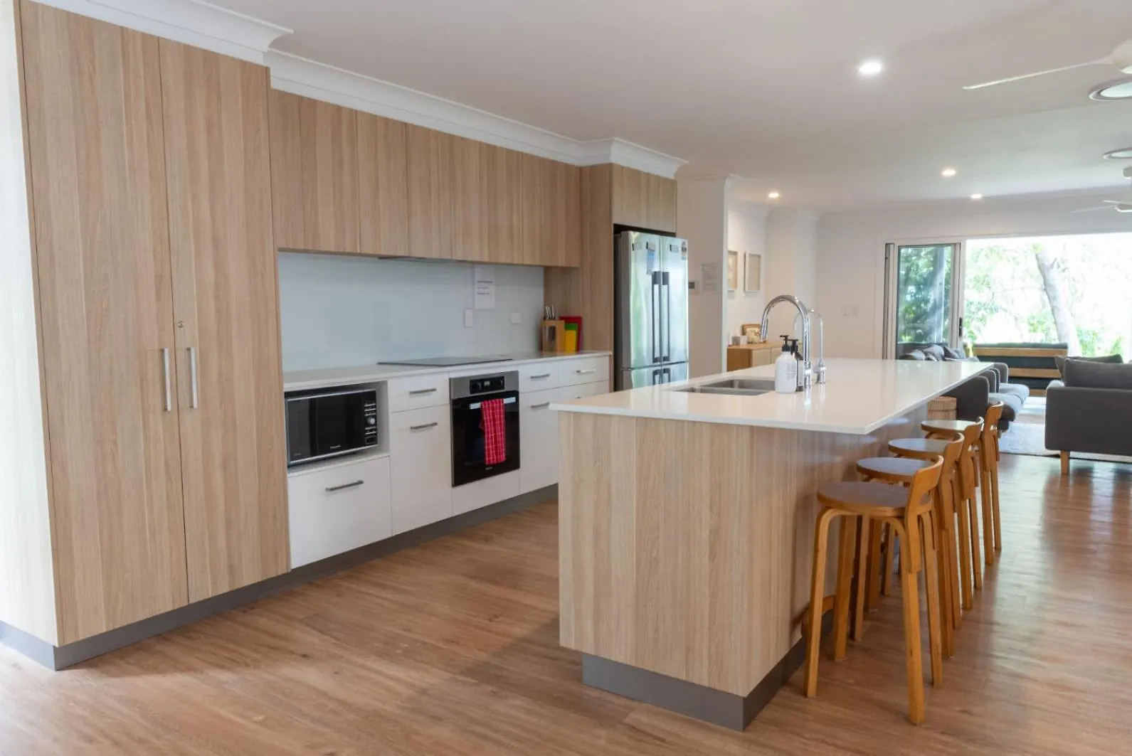 Holiday home Driftwood On Home Beach - Absolute Beachfront Point Lookout