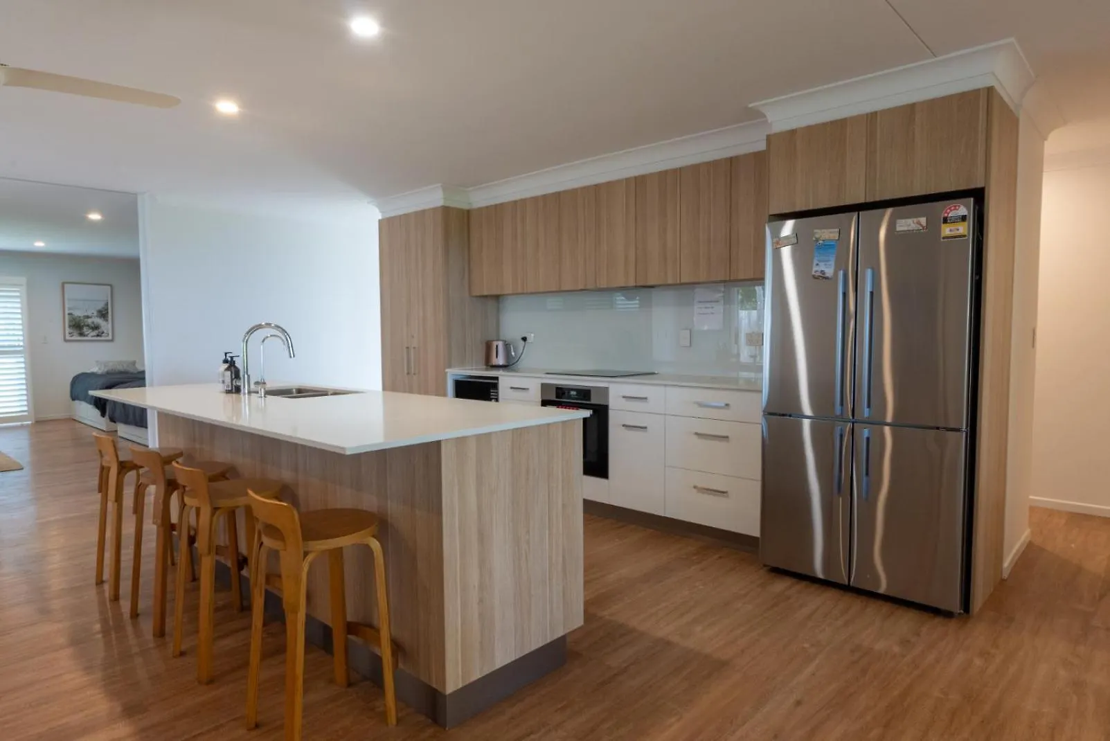 Driftwood On Home Beach - Absolute Beachfront Point Lookout Holiday home